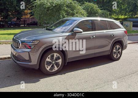 Vallila, Helsinki, Finnland - 13. August. 2025: Skoda Kodiaq II 1,5 TSI MHEV (2024) Parken. Stockfoto