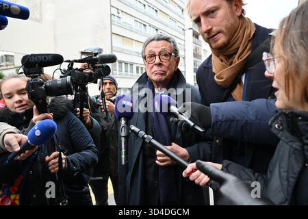 Paris, Frankreich. November 2025. Jean-Michel Darrois, Anwalt Nicolas Sarkozy, verließ das Gefängnis de la Sante in Paris am 10. November 2025 nach der visio-Konferenz mit Nicolas Sarkozy während der Audienz vor dem Pariser Berufungsgericht für den Antrag auf Freilassung von Nicolas Sarkozy in Paris am 10. November 2025. Foto: Eliot Blondet/ABACAPRESS.COM Credit: Abaca Press/Alamy Live News Stockfoto