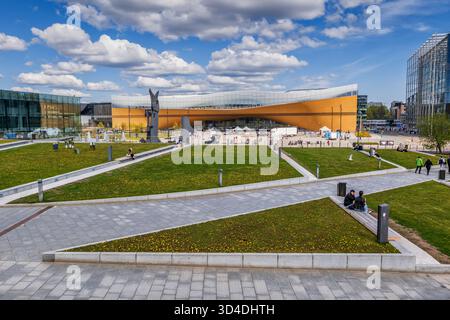 Helsinki, Finnland - 16. Mai 2025: Helsinki Central Library Oodi am Kansalaistori-Platz, Wahrzeichen der Stadt. Stockfoto