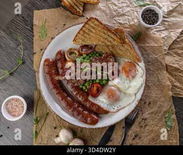 Frühstücksmenü im Restaurant, komplettes englisches Frühstück Stockfoto