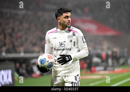 Frankfurt, Deutschland. November 2025. Fußball 1. Bundesliga 10. Spieltag Eintracht Frankfurt - 1. FSV Mainz 05 am 09.11.2025 im Deutschen Bank Park in Frankfurt Nadiem Amiri ( Mainz ) DFL-Vorschriften verbieten jede Verwendung von Fotografien als Bildsequenzen und/oder Quasi-Video. Foto: Revierfoto Credit: ddp Media GmbH/Alamy Live News Stockfoto