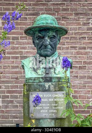 Denkmal für Kardinal Willem Marinus van Rossum im Beginenhof, Klostergemeinschaft, Wohnanlage für Frauen, Altstadt, Innenstadt, Amsterdam, Niederlande *** Denkmal für Kardinal Willem Marinus van Rossum in der Verguinage, Klostergemeinschaft, Wohnkomplex für Frauen, Altstadt, Stadtzentrum, Amsterdam, Niederlande Stockfoto