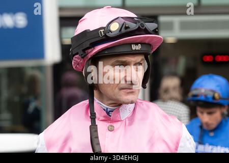 Ascot, Berkshire, Großbritannien. Oktober 2025. Jockey Robert Havlin im Parade Ring, bevor er DEN SÜSSEN WILLIAM im QIPCO British Champions Long Distance Cup (Klasse 1), (Gruppe 1) beim QIPCO British Champions Day 2025 auf der Ascot Racecourse in Ascot, Berkshire, reitete. Kredit: Maureen McLean/Alamy Stockfoto