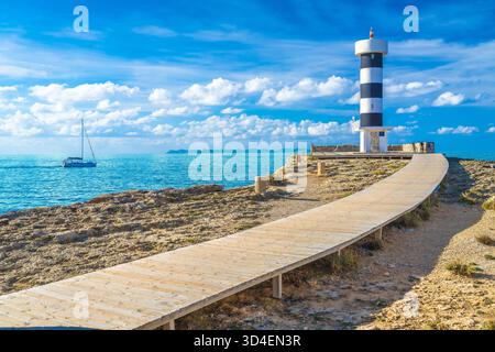 Blick auf den Leuchtturm Colonia de Sant Jordi, Mallorca Insel in Spanien Stockfoto
