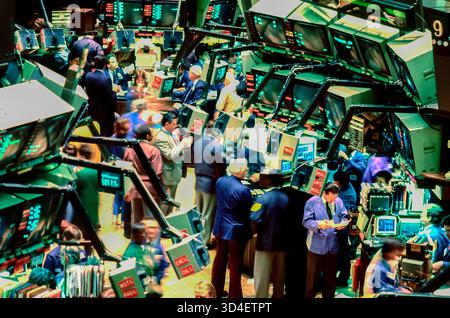 New York City, New York, USA, High Angle, Menschenmenge, Stock Brokers Men Working on Trading Floor, View, New York Stock Exchange », Stock Market (Archive) New york 1990s Stockfoto