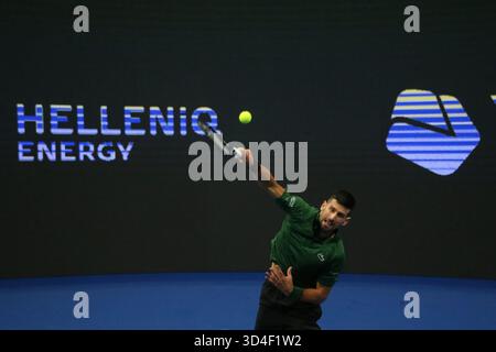 Novak Djokovic spielt während seines Spiels gegen Nuno Borges am Donnerstagabend beim laufenden Turnier. Der serbische Star will sich in der nächsten Runde einen Platz sichern. Stockfoto