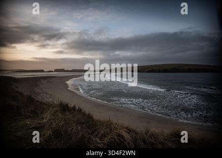 Ein Foto des Tumbolo auf der St. Nina's Isle in Shetland. Stockfoto
