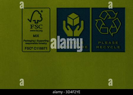 FSC-Logo-Symbol vorsichtig handhaben Logos auf der Verpackung recyceln Stockfoto