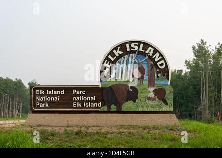 Das Schild für den ELK Island National Park ist am 15. Juli 2023 in Alberta, Kanada, zu sehen Stockfoto