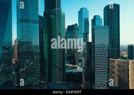 Moskau, Russland-27. Juli 2019: Der Komplex von Wolkenkratzern Moskau-Stadt. Moderne Konstruktion in Moskau. Stockfoto