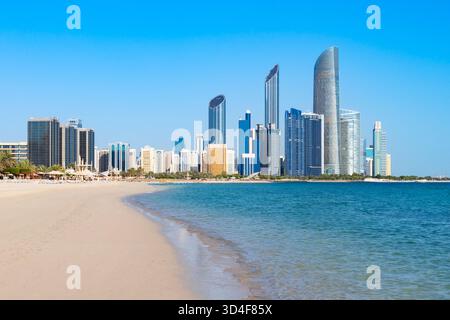 Beauty Corniche Beach in Abu Dhabi. Abu Dhabi ist die Hauptstadt der Vereinigten Arabischen Emirate. Stockfoto