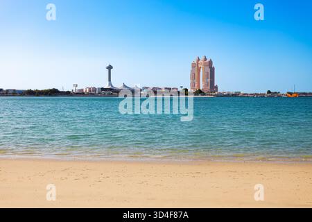 Beauty Corniche Beach in Abu Dhabi. Abu Dhabi ist die Hauptstadt der Vereinigten Arabischen Emirate. Stockfoto