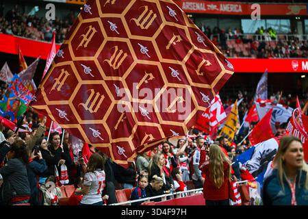 London, Großbritannien. November 2025. Arsenal Fans vor dem Spiel der Barclays Womens Super League zwischen Arsenal und Chelsea im Emirates Stadium am 8. November 2025 in London. Quelle: SPP Sport Pressefoto. /Alamy Live News Stockfoto