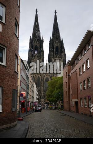 Köln, Deutschland – 24. September 2024 – Kölner Dom Gotische Glockentürme Deutschland. Der Kölner Dom ist eine römisch-katholische Kirche in Köln Stockfoto