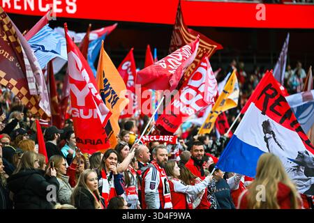 London, Großbritannien. November 2025. Arsenal Fans vor dem Spiel der Barclays Womens Super League zwischen Arsenal und Chelsea im Emirates Stadium am 8. November 2025 in London. Quelle: SPP Sport Pressefoto. /Alamy Live News Stockfoto