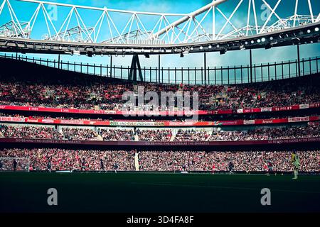 London, Großbritannien. November 2025. Allgemeiner Blick auf das Stadion während des Spiels der Barclays Womens Super League zwischen Arsenal und Chelsea im Emirates Stadium am 8. November 2025 in London, England. Quelle: SPP Sport Pressefoto. /Alamy Live News Stockfoto