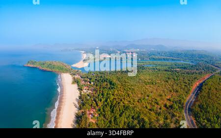 Galgibaga und Talpona Strand aus der Vogelperspektive bei Sonnenuntergang. Galgibaga oder Galgibagh Beach ist ein öffentlicher Strand in der Nähe des Palolem Strandes in South Go Stockfoto