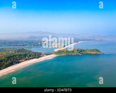 Galgibaga und Talpona Strand aus der Vogelperspektive bei Sonnenuntergang. Galgibaga oder Galgibagh Beach ist ein öffentlicher Strand in der Nähe des Palolem Strandes in South Go Stockfoto