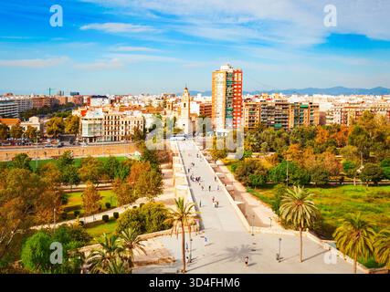 Panoramablick über Valencia vom Serrans Gate oder den Serranos Towers aus der Vogelperspektive. Valencia ist die dritthäufigste Gemeinde Spaniens. Stockfoto
