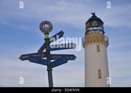 Mull of Galloway Lighthouse und Wegweiser, Schottland September Stockfoto