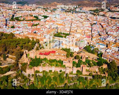 Malaga Alcazaba – Panoramablick aus der Vogelperspektive. Alcazaba ist eine arabische Festung in Malaga in der andalusischen Gemeinde in Spanien. Stockfoto