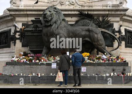 Paris, Frankreich. November 2025. Hommage an die Opfer der islamistischen Angriffe vom 13. November auf dem Place de la Republique, 10. November 2025 - 10. November 11/2025 - Frankreich/Paris - Julien Mattia/Le Pictorium Credit: LE PICTORIUM/Alamy Live News Stockfoto