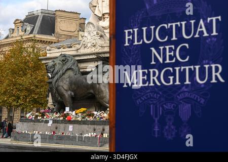 Paris, Frankreich. November 2025. Hommage an die Opfer der islamistischen Angriffe vom 13. November auf dem Place de la Republique, 10. November 2025 - 10. November 11/2025 - Frankreich/Paris - Julien Mattia/Le Pictorium Credit: LE PICTORIUM/Alamy Live News Stockfoto