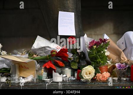 Paris, Frankreich. November 2025. Hommage an die Opfer der islamistischen Angriffe vom 13. November auf dem Place de la Republique, 10. November 2025 - 10. November 11/2025 - Frankreich/Paris - Julien Mattia/Le Pictorium Credit: LE PICTORIUM/Alamy Live News Stockfoto