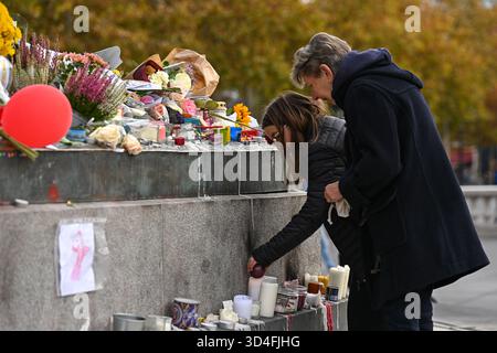 Paris, Frankreich. November 2025. Hommage an die Opfer der islamistischen Angriffe vom 13. November auf dem Place de la Republique, 10. November 2025 - 10. November 11/2025 - Frankreich/Paris - Julien Mattia/Le Pictorium Credit: LE PICTORIUM/Alamy Live News Stockfoto