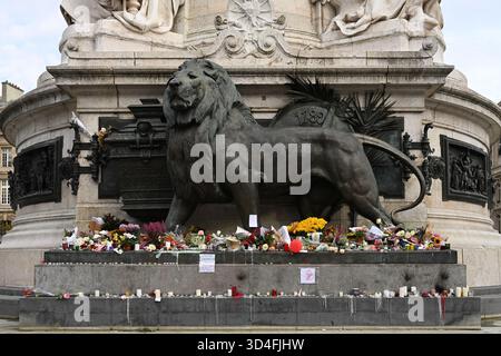 Paris, Frankreich. November 2025. Hommage an die Opfer der islamistischen Angriffe vom 13. November auf dem Place de la Republique, 10. November 2025 - 10. November 11/2025 - Frankreich/Paris - Julien Mattia/Le Pictorium Credit: LE PICTORIUM/Alamy Live News Stockfoto