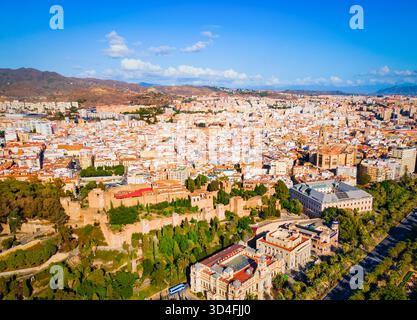 Malaga Alcazaba – Panoramablick aus der Vogelperspektive. Alcazaba ist eine arabische Festung in Malaga in der andalusischen Gemeinde in Spanien. Stockfoto