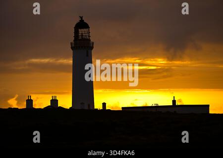 Mull of Galloway Lighthouse, einschließlich Ferienunterkunft bei Sonnenaufgang, dumfries und galloway Scotland September Stockfoto
