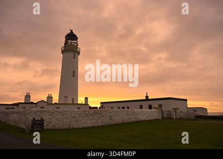 Mull of Galloway Lighthouse bei Sonnenaufgang, Schottland September Stockfoto