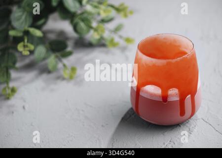 Essen, Großaufnahme von Iced Caramel Macchiato Stockfoto