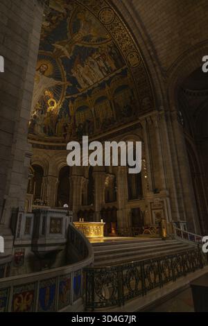 Goldener Ltar auf der Basilika Sacre Coeur in Paris Stockfoto