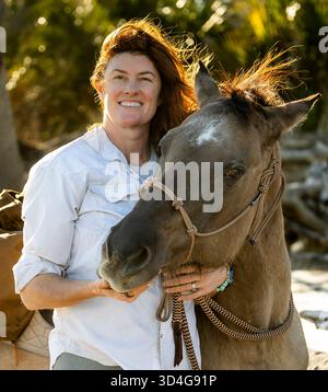 Reiten auf Marsh Tacky Horses auf Daufuskie Island. Stockfoto