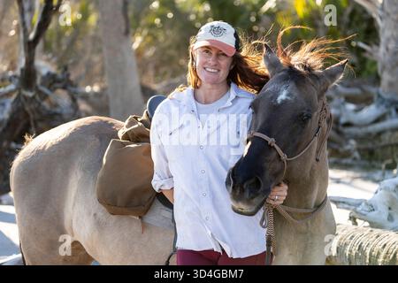 Reiten auf Marsh Tacky Horses auf Daufuskie Island. Stockfoto