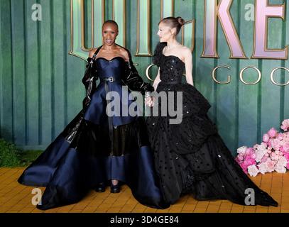 Cynthia Erivo (links) und Ariana Grande kommen zur europäischen Premiere von Wicked: For Good am Cineworld Leicester Square in London. Bilddatum: Montag, 10. November 2025. Stockfoto