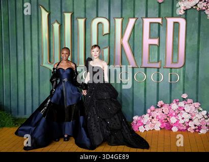 Cynthia Erivo (links) und Ariana Grande kommen zur europäischen Premiere von Wicked: For Good am Cineworld Leicester Square in London. Bilddatum: Montag, 10. November 2025. Stockfoto