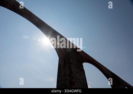 Ein Besuch im Acueducto in der Stadt Querétaro, einer wichtigen Kolonialstadt Mexikos. Stockfoto
