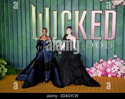 Cynthia Erivo (links) und Ariana Grande kommen zur europäischen Premiere von Wicked: For Good am Cineworld Leicester Square in London. Bilddatum: Montag, 10. November 2025. Stockfoto