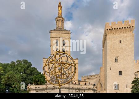 Papstplatz in Avignon, Luberon, Provence, Frankreich, Europa. Stockfoto