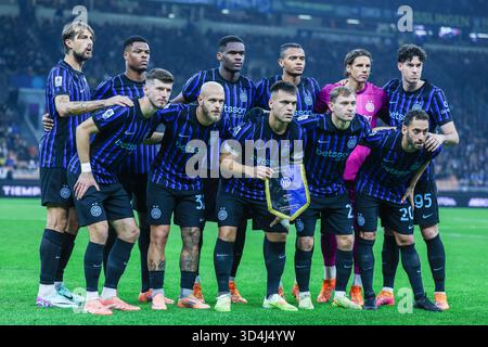 Mailand, Italien. November 2025. Die Spieler des FC Internazionale stehen 2025/26 im San Siro Stadion in Mailand bei einem Fußballspiel der Serie A zwischen dem FC Internazionale und der SS Lazio an. FINAL SCOREInter 2 | 0 Lazio Credit: SOPA Images Limited/Alamy Live News Stockfoto