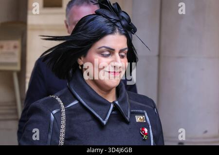 London, Großbritannien. November 2025. Shabana Mahmood, Innenministerin, sah einen Spaziergang durch die Downing Street auf dem Weg zur und von der Gedenkfeier am Sonntag in Whitehall in Westminster. Stockfoto