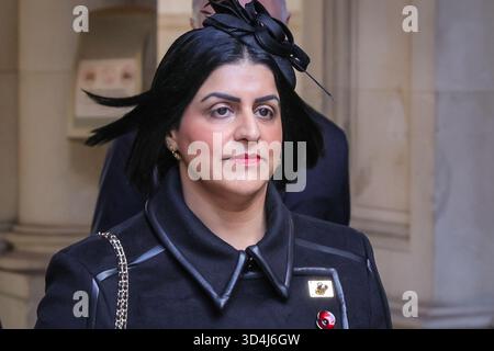 London, Großbritannien. November 2025. Shabana Mahmood, Innenministerin, sah einen Spaziergang durch die Downing Street auf dem Weg zur und von der Gedenkfeier am Sonntag in Whitehall in Westminster. Stockfoto