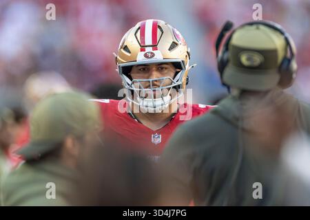 November 2025; Santa Clara, Kalifornien, USA; die San Francisco 49ers schützen Dominick Puni (77) im dritten Viertel gegen die Los Angeles Rams im Levi’s Stadium. Obligatorische Gutschrift: Stan Szeto - Image of Sport Stockfoto