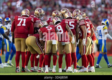 November 2025; Santa Clara, Kalifornien, USA; die San Francisco 49ers treffen sich im vierten Quartal gegen die Los Angeles Rams im Levi’s Stadium. Obligatorische Gutschrift: Stan Szeto - Image of Sport Stockfoto