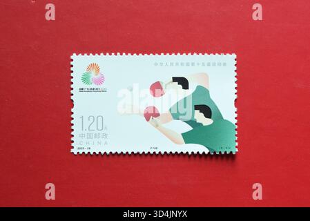 CHINA - CA. 2025: In China gedruckte Briefmarken zeigen Tischtennis, ca. 2025. Stockfoto