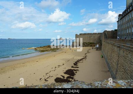 Mittelalterliche Stadtmauer Saint-Malo in der Bretagne, Frankreich Stockfoto