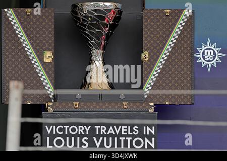 Sao Paulo, Brasilien. November 2025. Die Trophäe für den Champion wird beim Formel 1 Grand Prix von Brasilien im Autodromo Jose Carlos Pace Credit: Action Plus Sports/Alamy Live News gezeigt Stockfoto